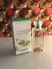 miniature de parfum** un