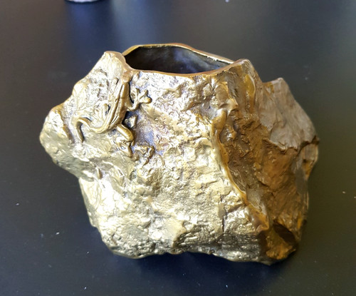 Vase sculpture en bronze - /,