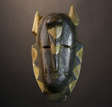 Masque tribal africain vintage