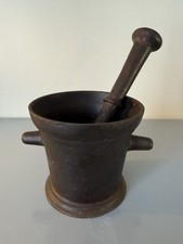 Mortier ancien en fonte avec