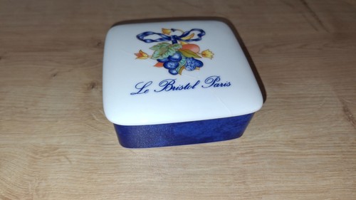Très jolie petite - , boite