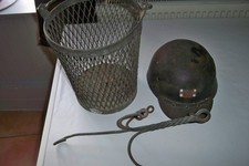SORTI DU GRENIER....lot panier + Casque ancien de mineur ...bassin stéphanois...