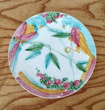 Assiette barbotine « aux perroquets » - Salins