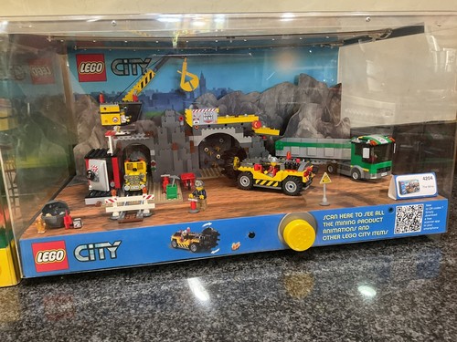 Lego retail display - display, case
