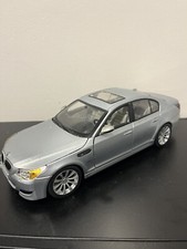 1/18 BMW M5 E60 V10 série 5 voiture miniature collection Maisto