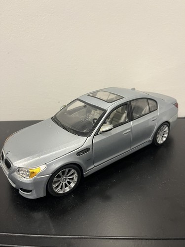 Bmw e60 v10 série - 1/18,