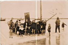 LE PORTEL . PHOTO DE GROUPE A CÖTE D ' UN FLOBART    ( Rayure pas sur original )