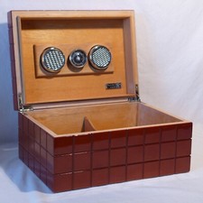 Jolie boite vintage en bois, cave à cigare Carven Paris, à détourner ?