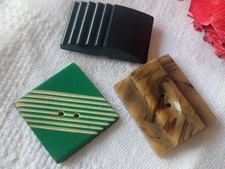Trio boutons anciens