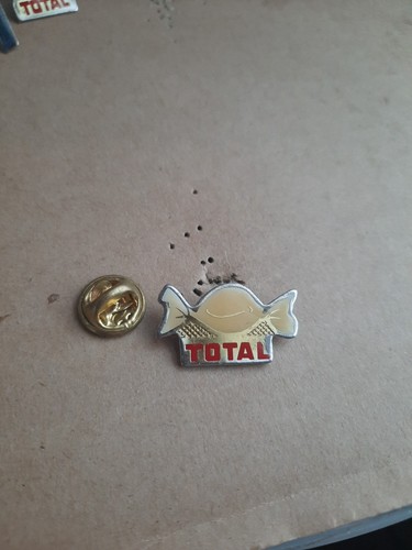 Pin pompiste pompe total - pin's,