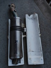 pot d'échappement akrapovic en bon etat, monté sur un BMW GSA de 2009