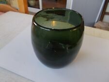 Vase  en verre soufflé, bullé de couleur vert