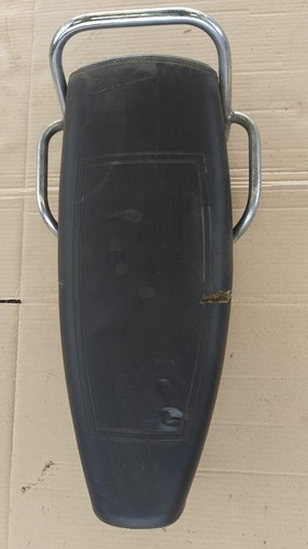Selle avec poignée chromée