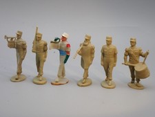 QUIRALU PLASTIQUE 6 LEGIONNAIRES AU DEFILE EN  L ETAT