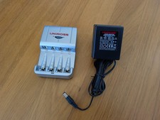 UNiROSS SMART 2-4H Ni-MH/Ni-Cd Battery Charger 4x AA / AAA C0149952-1