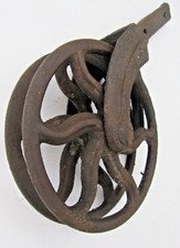 Ancienne roue double en font matériel agricole