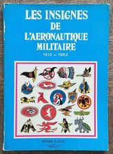 7 -LIVRE INSIGNES MILITAIRES