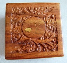 FLOWER HAND CARVED WOODEN TRINKET BOX W/ BRASS INLAY