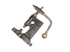 BELLE PRESSE A OEILLET DE