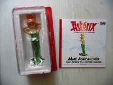 grande figurine resine mme agecanonix asterix hachette uderzo goscinny