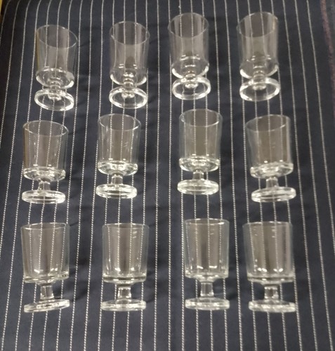 Petit verres pied à - 12,