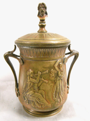 Ancien pot couvert a - 🇫🇷,