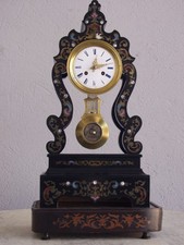 Pendule sous globe époque