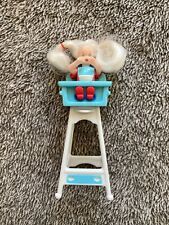 Lil Kelly Doll Dans Sa Chaise