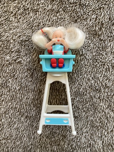 Lil kelly doll dans chaise - doll,