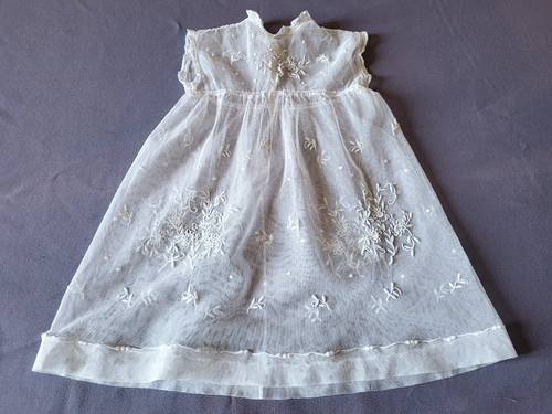 Ancienne robe bébé - en, tulle