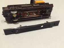 Dessous de châssis pour Loco-tracteur Y8000 ROCO - Ech. HO