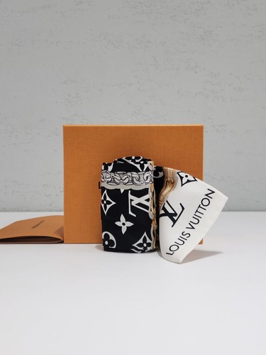 Louis vuitton étole - louis, monogram