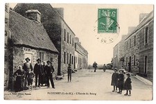 CPA 22 - PLUZUNET (Côtes d'Armor) - L'entrée du Bourg (animée, peu courante)