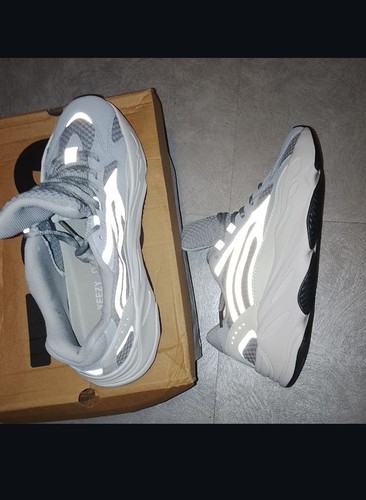 Yeezy 700v2