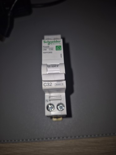 Disjoncteur phase neutre - , à