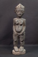 Statuette Baoulé en bois, art africain d'une femme debout à coiffe tressée