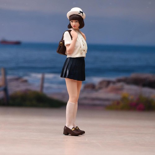 Figurine miniature - , à