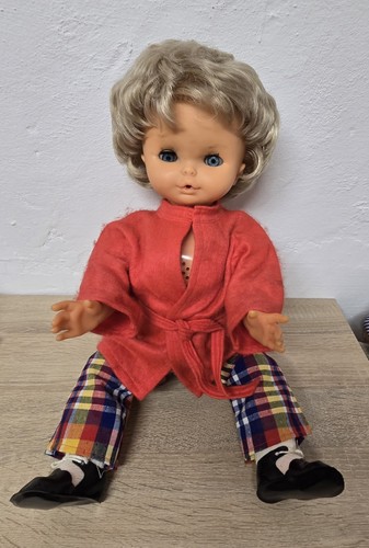 Ancienne poupée plastique