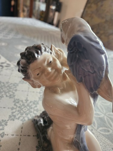Royal copenhaguen figurine - royal,