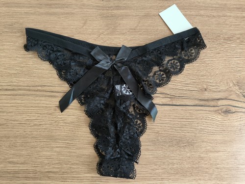 String dentelle noir femme
