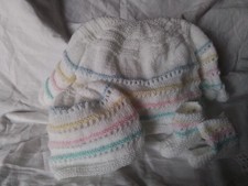 BRASSIERE  BONNET ET CHAUSSONS TAILLE NAISSANCE  NEUF FAIT MAIN