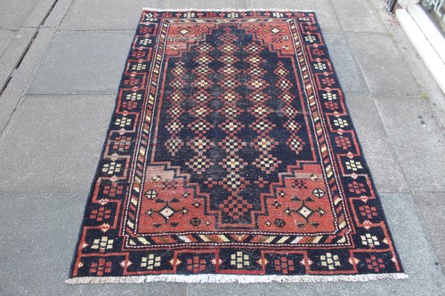 Tapis oriental laine fait - en,