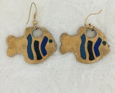 PAIRE DE BOUCLES D'OREILLES POISSONS "AGATHA PARIS"/ METAL DORE/ EMAIL/ 1980