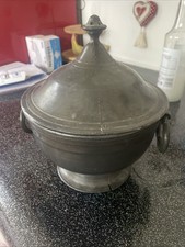 Ancienne, soupière en étain du XIX° siècles art populaire