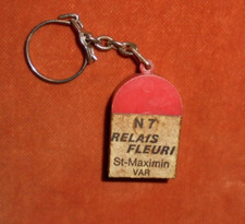 Porte-clés Borne Kilomètrique N7 RELAIS FLEURI ST MAXIMIN VAR ( no voie Sacrée )