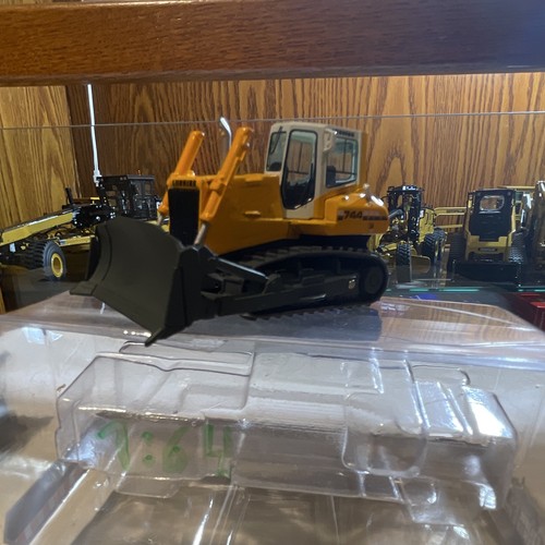 Liebherr 744 tracked dozer - tracked,
