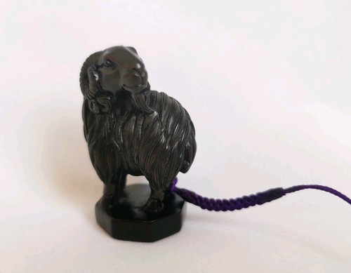 Tagayasan netsuke signé - tagayasan, en