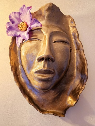 Bas relief visage femme en - visage,