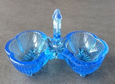 Saleron en verre bleu, forme quadrilobe, parfait état