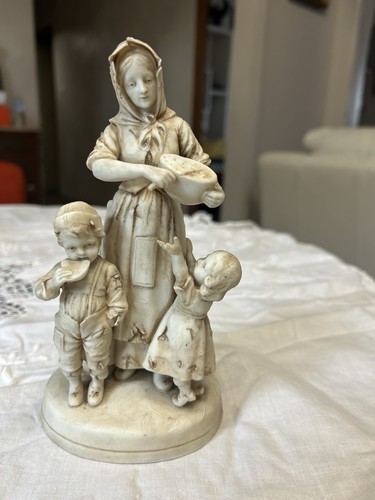 Ancien sujet biscuit jeune